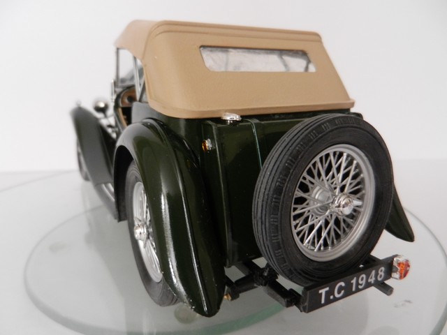 1/16 Voiture sport 1948 MG-TC Minicraft Dscn0723
