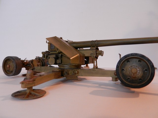 [GREAT WALL HOBBY] Canon Krupp 12.8cm Pak 44 1/35ème Réf. L3526 Dscn1421