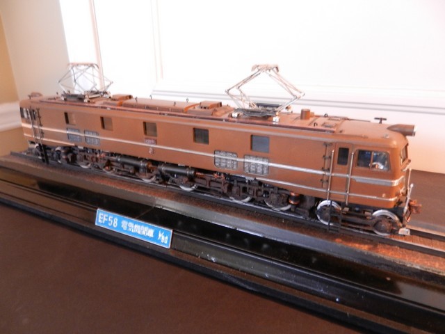 * 1/50    Locomotive electrique EF58          AOSHIMA Dscn9719