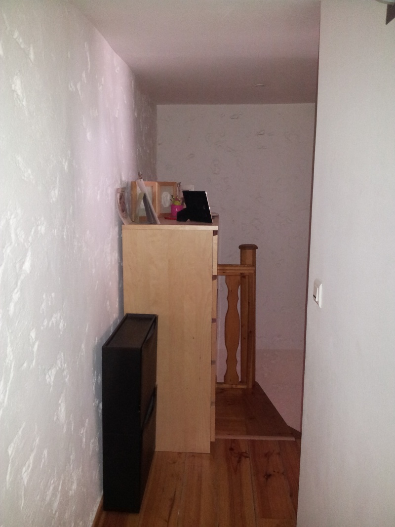 Toute une maison à relooker : Le couloir desservant l'étage Couloi11