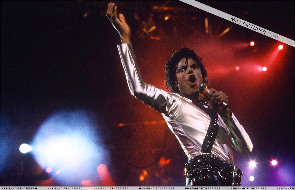 Michael jackson live. Michael Jackson Bad Tour. Michael Jackson Bad Tour Bad. Bad World Tour Michael Jackson.