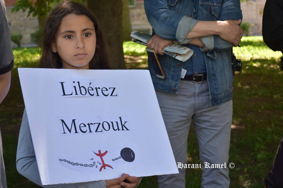 Rassemblement de soutien à Merzouk Touati devant le consulat d’Algérie à Montréal le samedi 09 juin 2018  - Page 2 1045