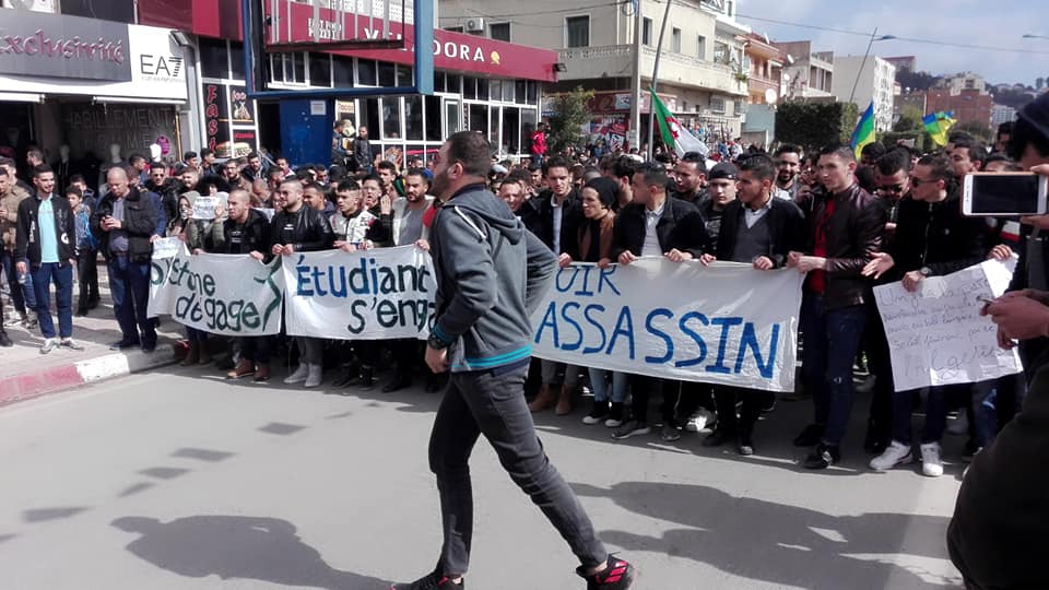 imposante marche des étudiants à Béjaia le mardi 26 février 2019 pour le départ du système  1247