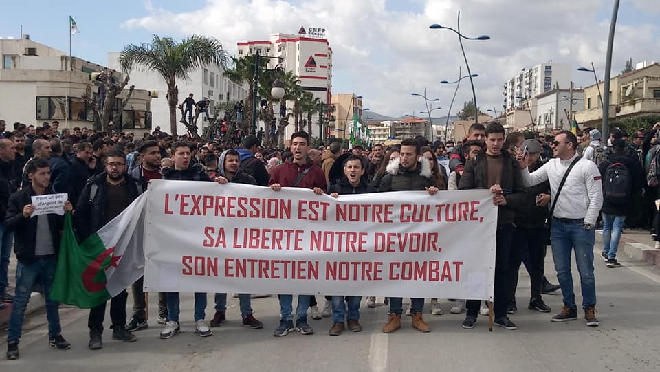 imposante marche des étudiants à Béjaia le mardi 26 février 2019 pour le départ du système  1254