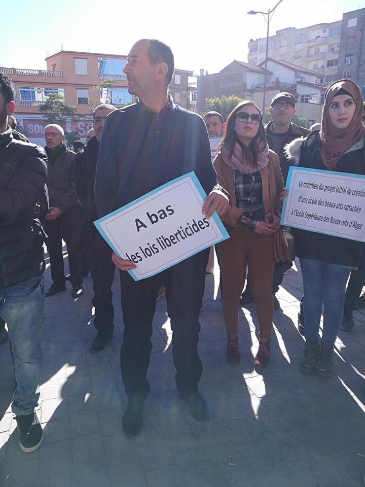 Café littéraire de Béjaïa : Sit-in  contre les restrictions des libertés 1321