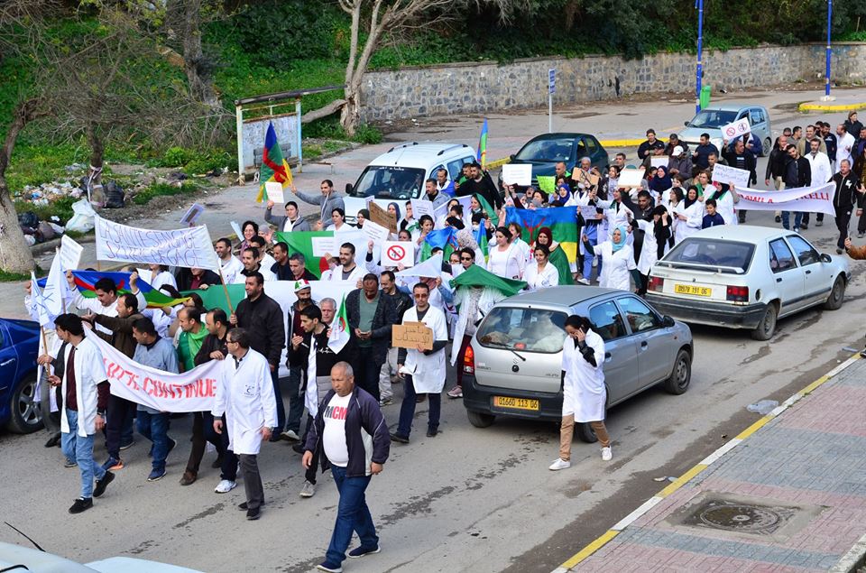 Aokas, 14 mars 2019, les travailleurs de la santé marchent contre le système. 1730