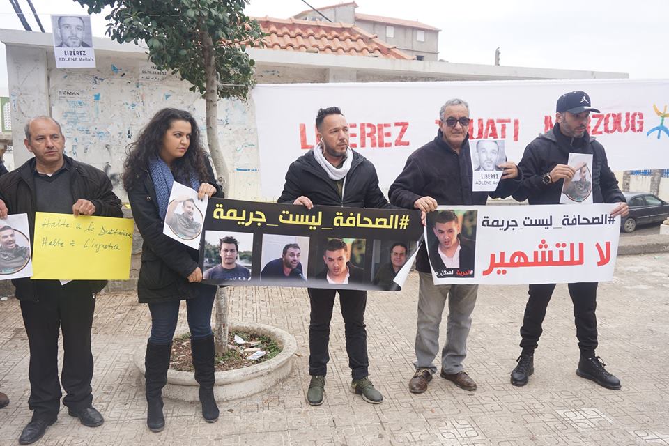 Rassemblement à Aokas pour demander la libération de Adlene Mellah et de tous les détenus d’opinion 2417