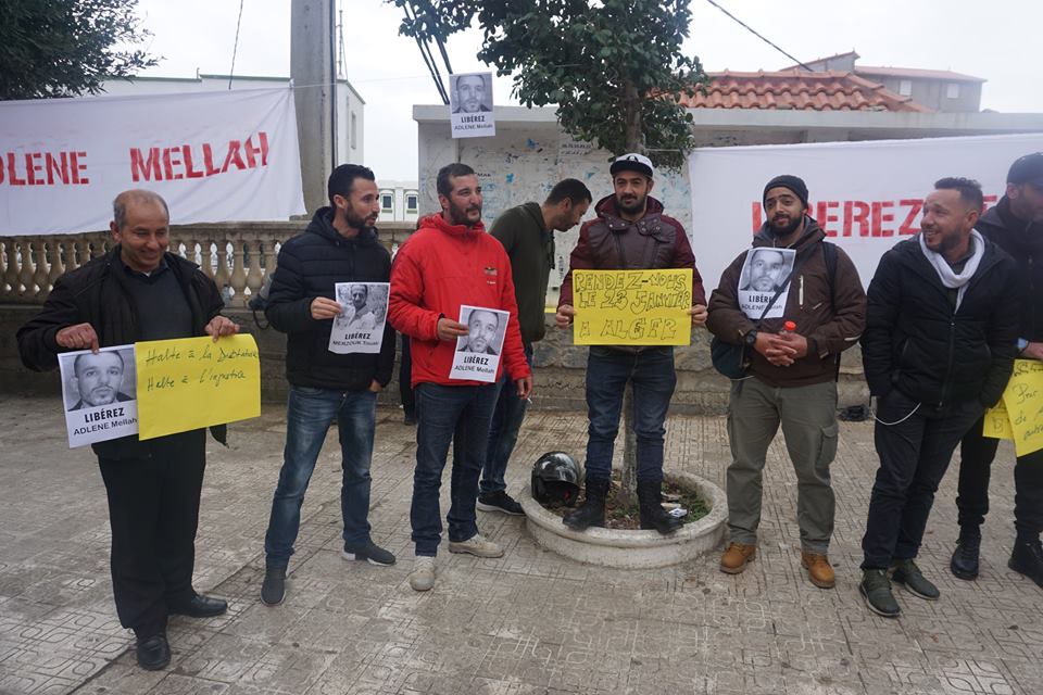 Rassemblement à Aokas pour demander la libération de Adlene Mellah et de tous les détenus d’opinion 2517