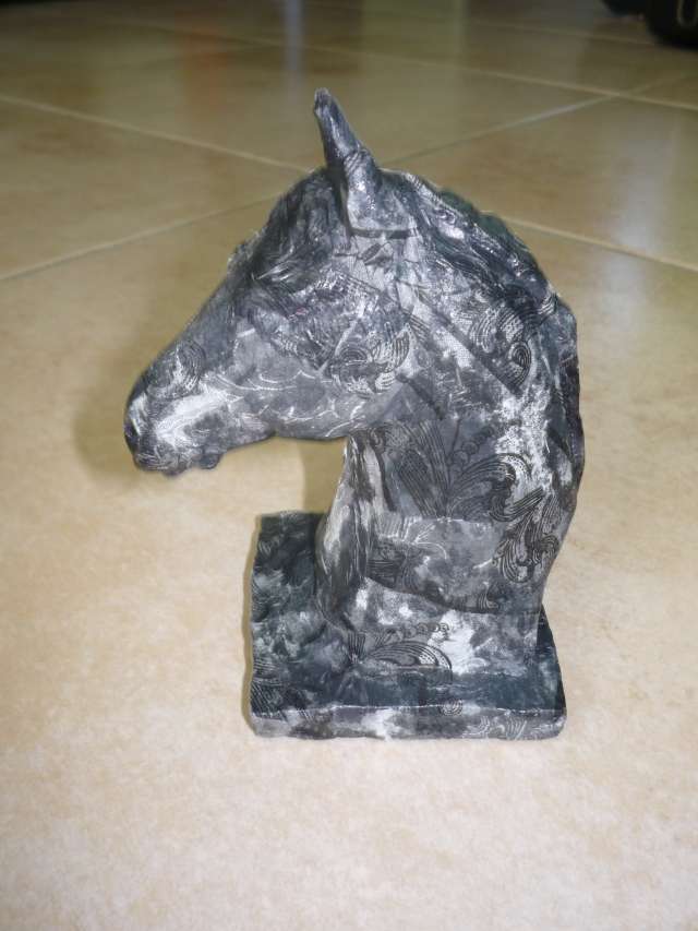 Statuette platre "buste" cheval P1210312