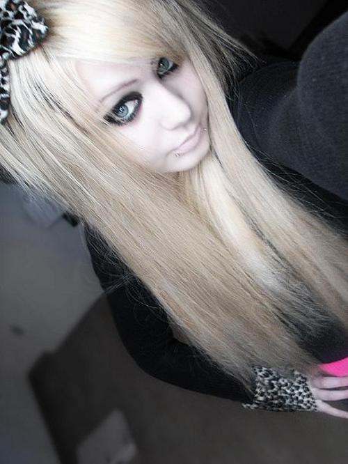 Emo GiRL 1 Emo_ka16