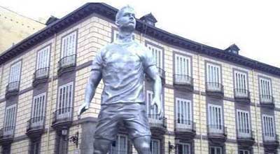 تمثال لكستريانو رونالدوا Ronald10