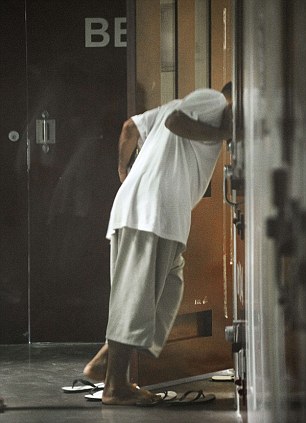 Oggi ai prigionieri a Guantanamo Tra poco agli americani:   Image270
