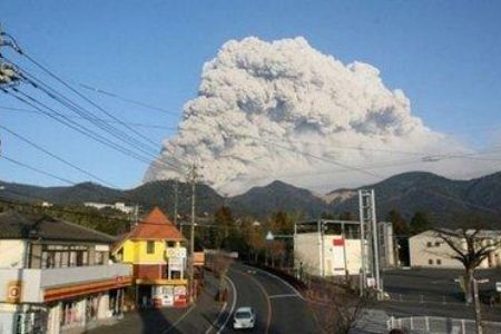 Vulcano in eruzione in Giappone  Miriam10