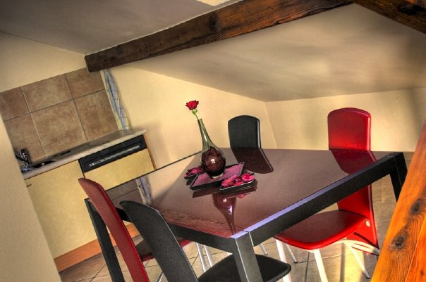 [Suisse] Donne table de salle à manger rouge & noir N8659610