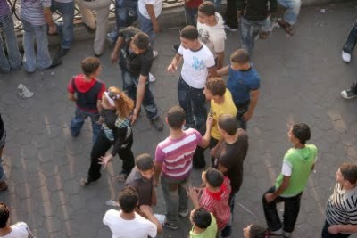 بالفيديو: التحرش الجنسي بشكل فاضح وعلني في شوارع مصر 44821_10