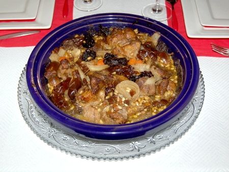 الطاجين المغربي باللحم والخضار والفواكه المجففة  على الطريقة الفرنسية بالصور 51316911
