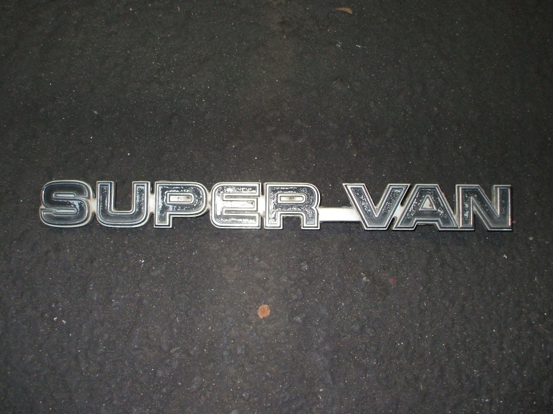 3rd gen Ford "SUPER VAN" logo Dscf0919