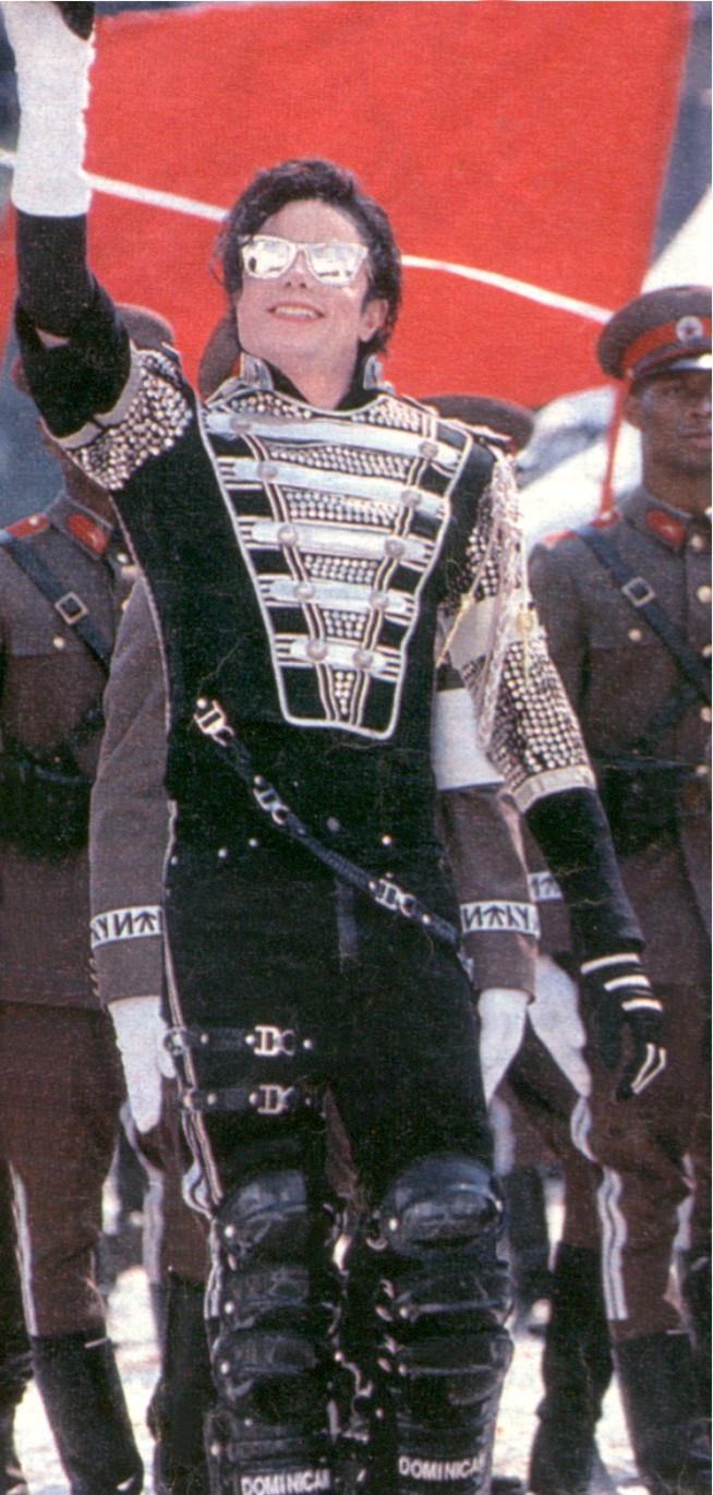 "Look et Style de Michael Jackson" - Page 2 05810