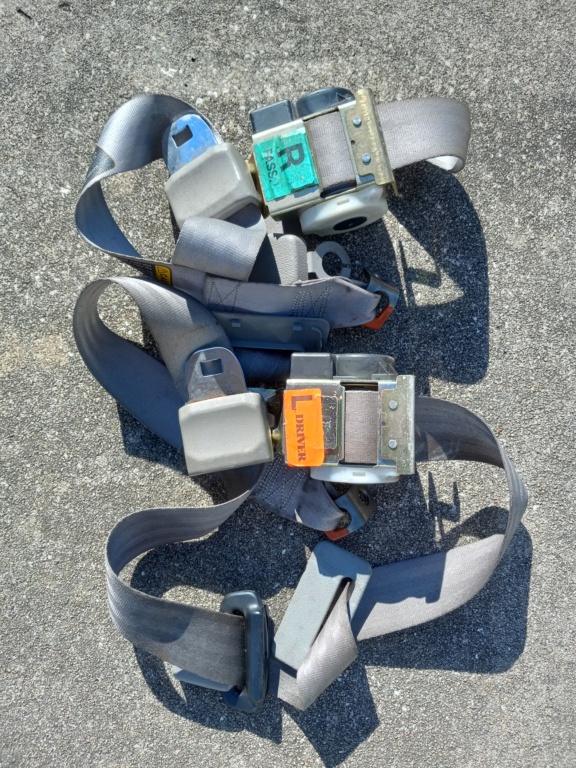 pair of seat belts GRAY one for 94-95 and a pair of 96 20220311
