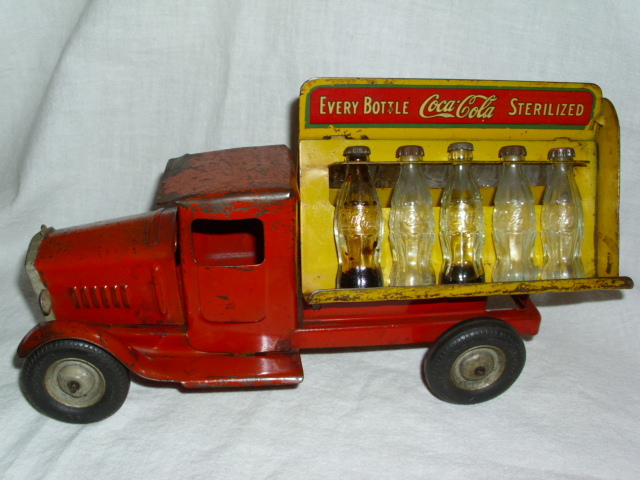 2 coca cola camion jouet 1940 and 1950 Coke_t10