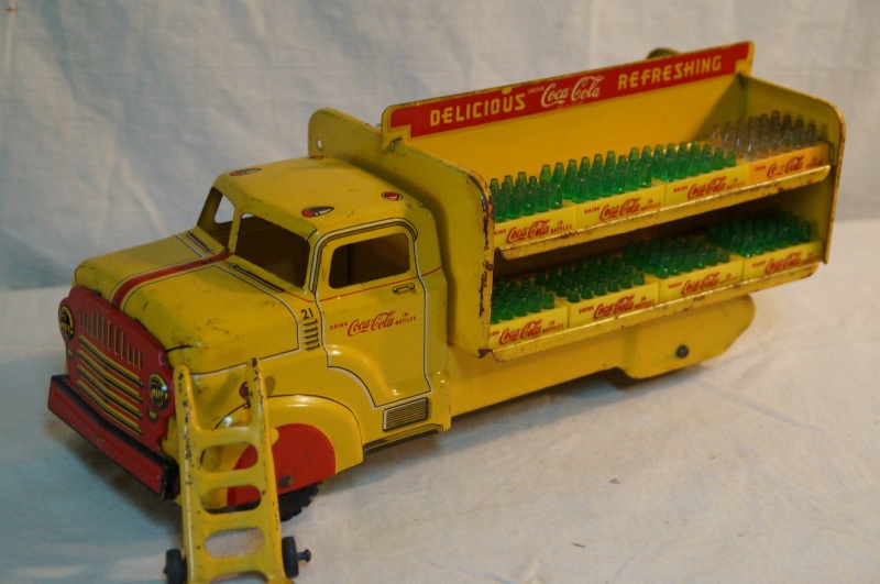 2 coca cola camion jouet 1940 and 1950 Coke_t13