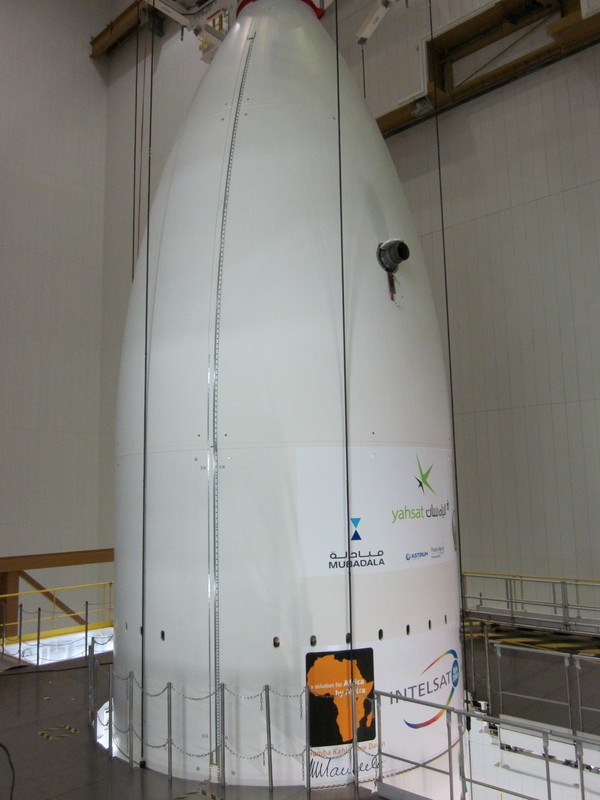 Ariane 5 ECA VA201(YahSat 1A+New Dawn)22/04/2011 Coiffe10
