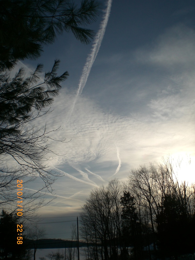 CHEMTRAILS IN THE SKY - Page 3 Outsid10