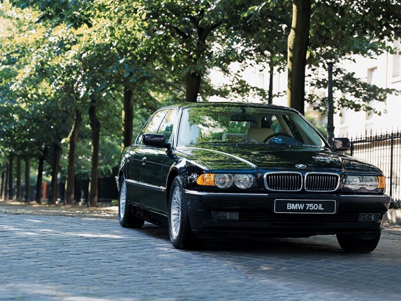 Présentation BMW série 7 E38 Downlo12