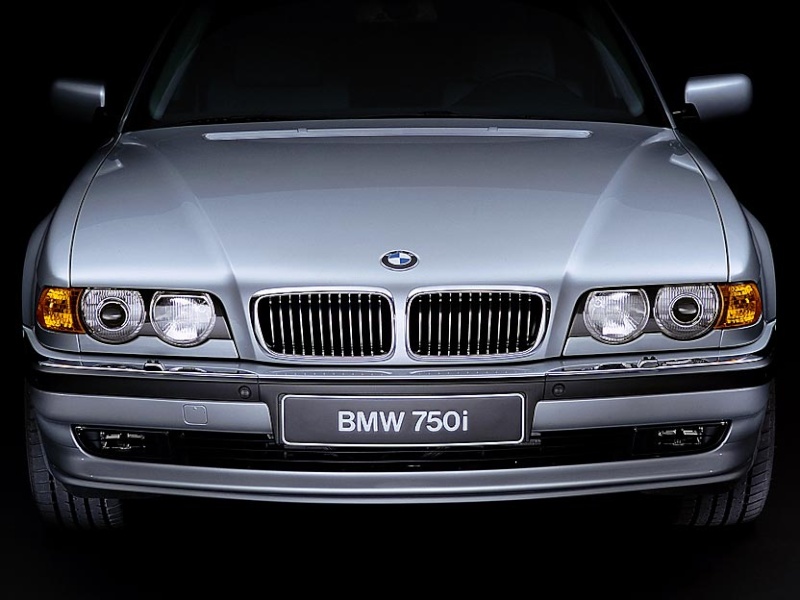 Présentation BMW série 7 E38 Downlo14
