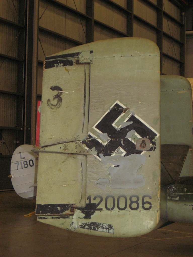 Heinkel He 162A-1 bois ... et métal Ottawa33