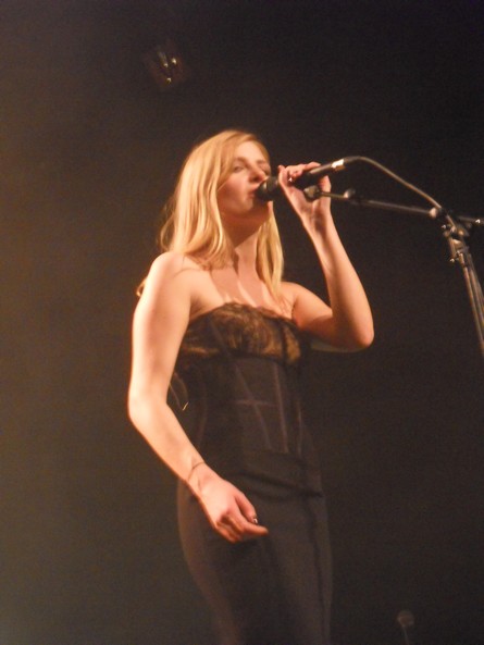 Elodie en concert au Théâtre Marigny à Paris (21 novembre 2010) - Page 10 Sdc10010