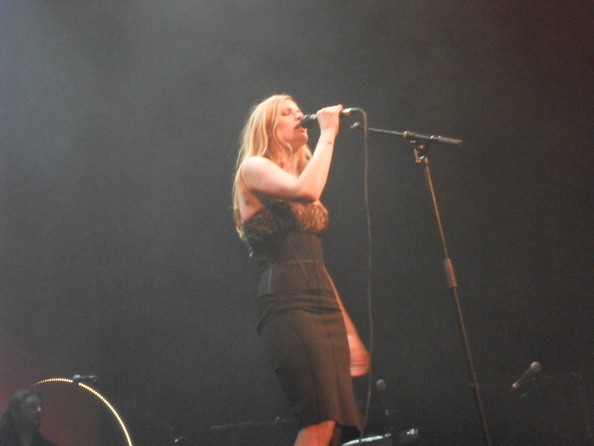 Elodie en concert au Théâtre Marigny à Paris (21 novembre 2010) - Page 10 Sdc10011