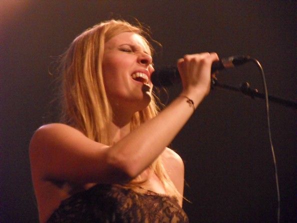 Elodie en concert au Théâtre Marigny à Paris (21 novembre 2010) - Page 10 Sdc10020