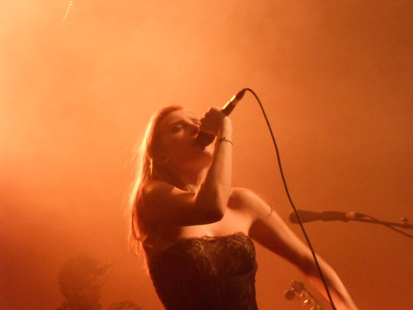 Elodie en concert au Théâtre Marigny à Paris (21 novembre 2010) - Page 10 Sdc10021