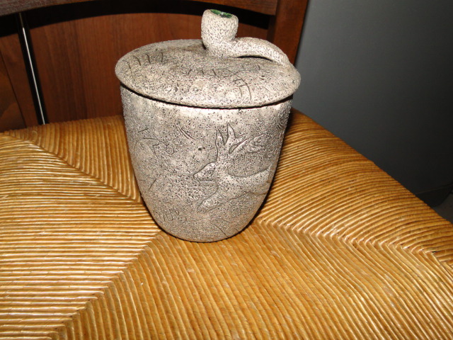 Pot à tabac décor préhistorique Francis Triay Dsc01216