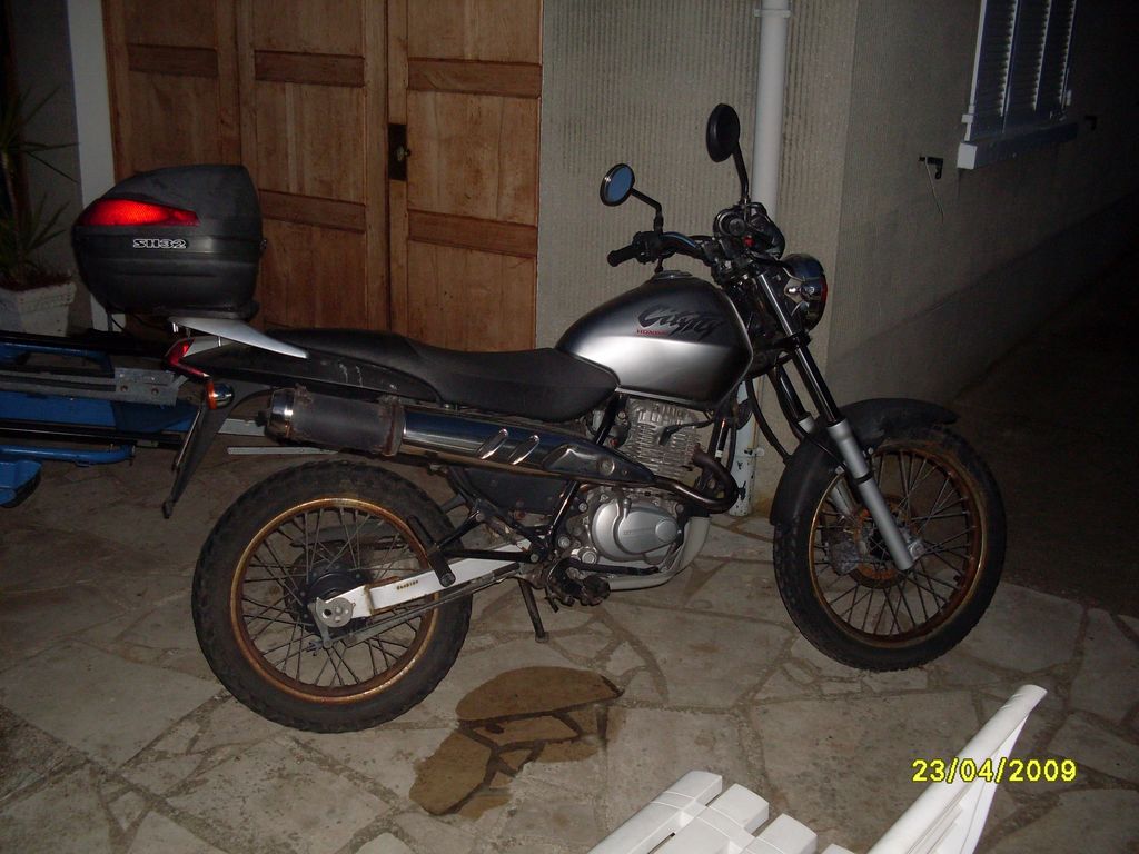 Un nouveau, en Honda 125 city fly Mars_a12