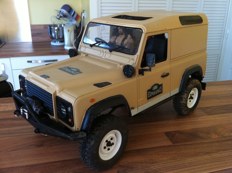 SCX10 - conversion Defender 90 Img_3319