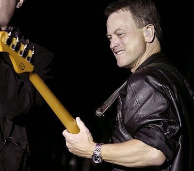 Gary Sinise - Page 9 27680310