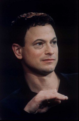 Gary Sinise - Page 9 28226312