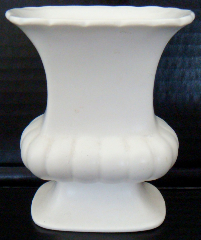 Small fluted urn 362 Dsc04924