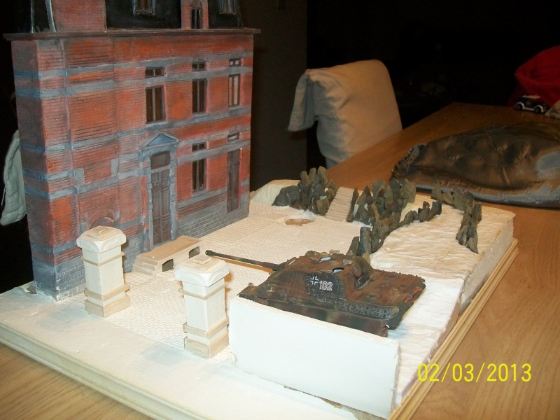 Chars Jagdpanther et Panther au repos au Chateau Pelzer [TAMIYA 1/48° ] (Diorama terminé) - Page 3 01710