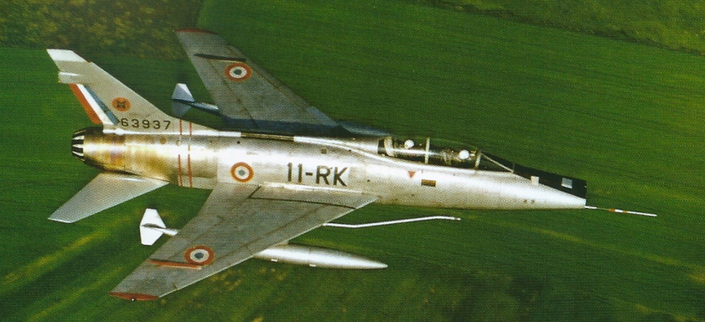 [Trumpeter] 1/32 - North American F-100F Super Sabre  11-rk10