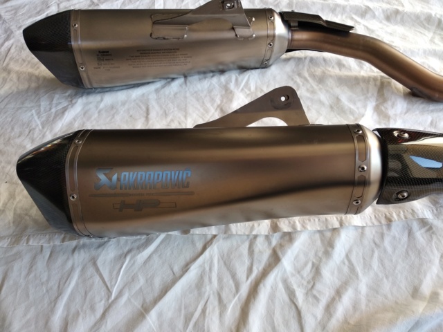 Vends pots akrapovic Img_2025