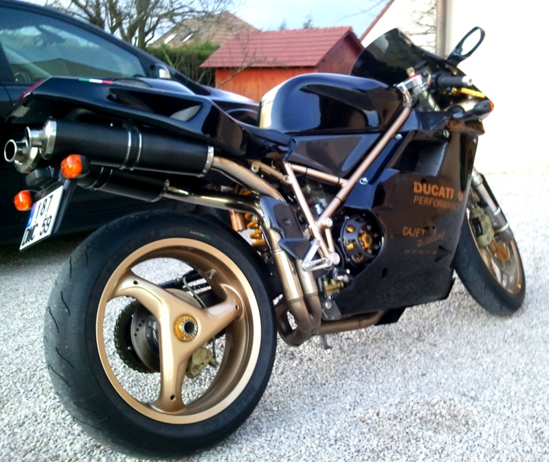 nouvelle moto : ducati 748 - Page 2 Photo011