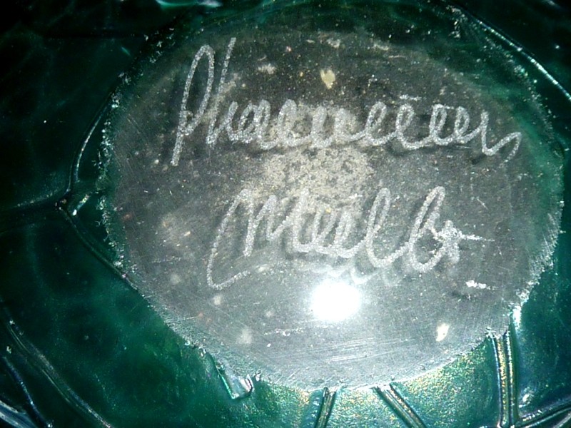 signature sur vase verre irisé : Phoenician Malta Pvasei12