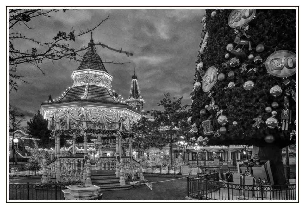 Photos de Disneyland Paris en HDR (High Dynamic Range) ! - Page 31 Dsc06110
