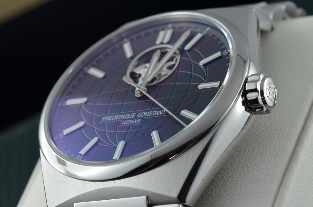 frederique constant - Grosses nouveautés chez Frédérique Constant: nouvelle gamme HighLife - Page 5 Dsc_0128