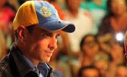 Comparaison entre Hugo Chavez (partie socialiste) et Henrique Capriles (opposition) [Venezuela] Arton110