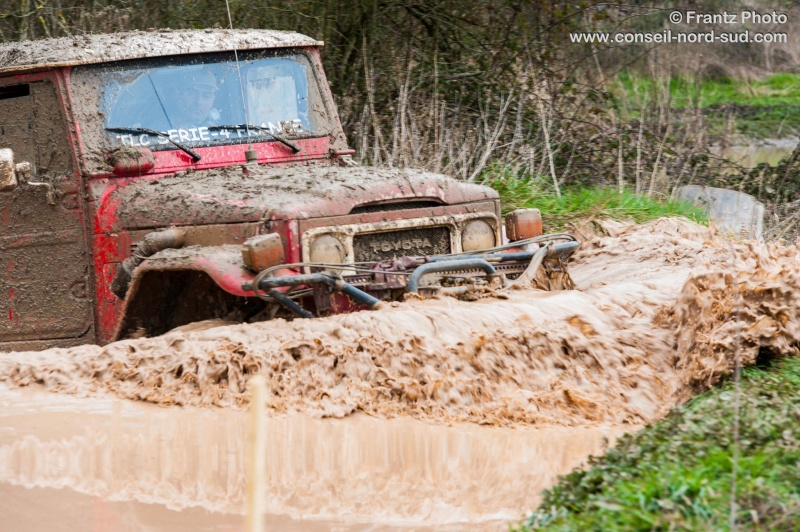 Photos & vidéos de La Team Hummerbox au Salon du Véhicule d’Aventure 2013 à Trans sur Erdre le 9 et 10 mars 2013  88349610