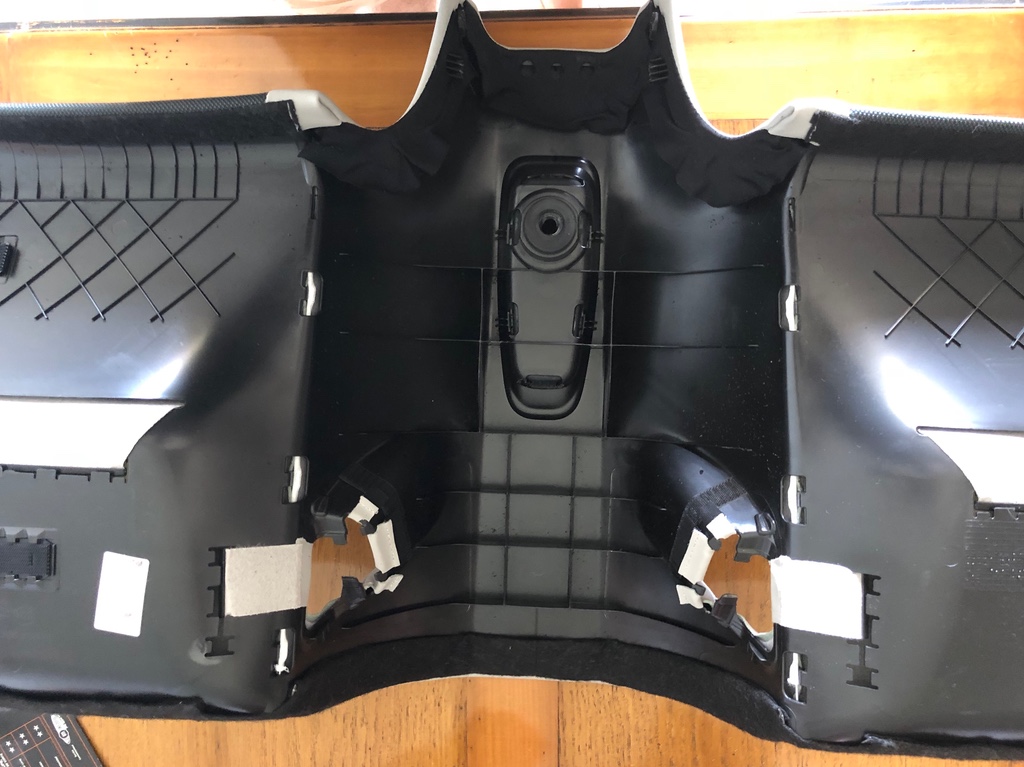 Tuto 991.2: installation d’un vide poche arrière avec pièce DBCarbon Bc911-45